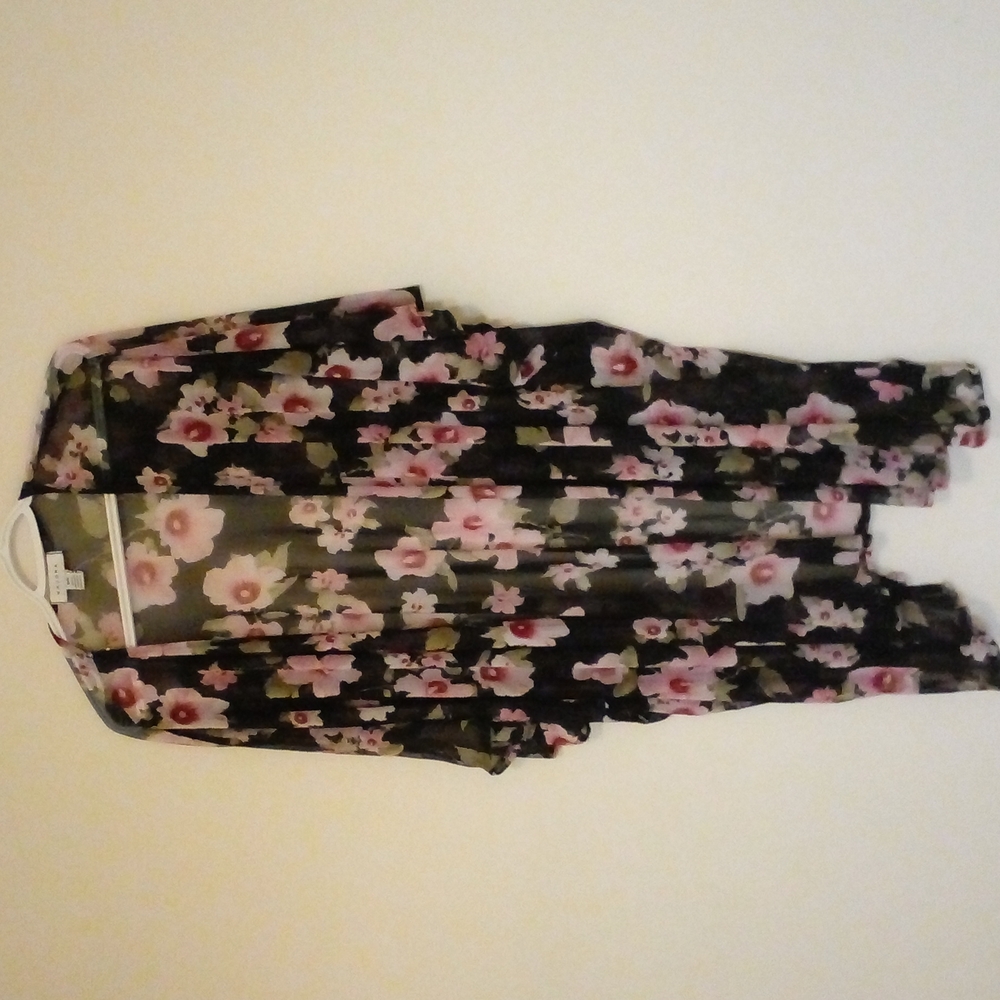 MAJORA ONE SIZE LADIES SHEER ROBE. BLACK W PINK & WHITE FLOWERS. EUC
